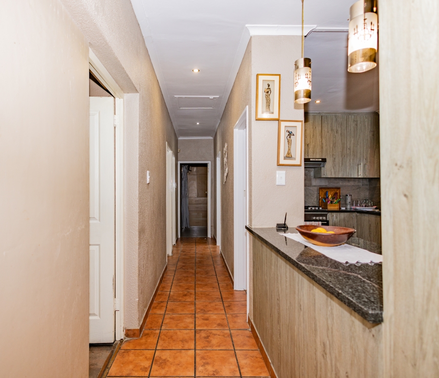5 Bedroom Property for Sale in Peerless Park Western Cape